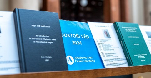 Jedenáct vědců obdrželo diplom prestižního titulu "doktor věd" Jedenáct vědců obdrželo diplom prestižního titulu "doktor věd"