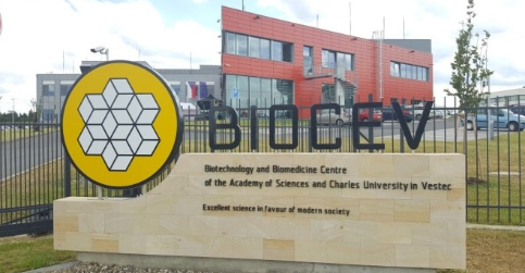 The project Introduction of new research methods into the BIOCEV center was ... The project Introduction of new research methods into the BIOCEV center was ...
